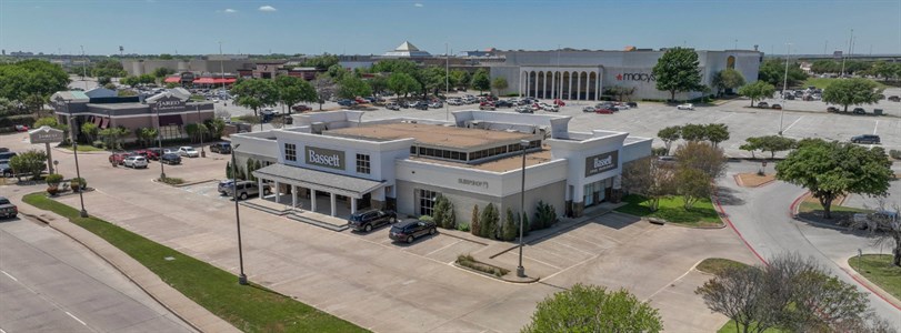 Furniture retailer locates adjacent to Fort Worth mall